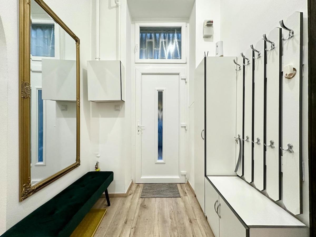 Apartament Ati's - Downtown 2 Bedroom