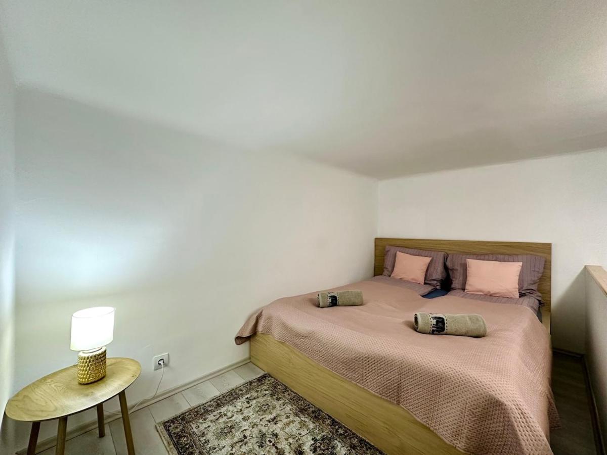 Ati's - Downtown 2 Bedroom Apartament *