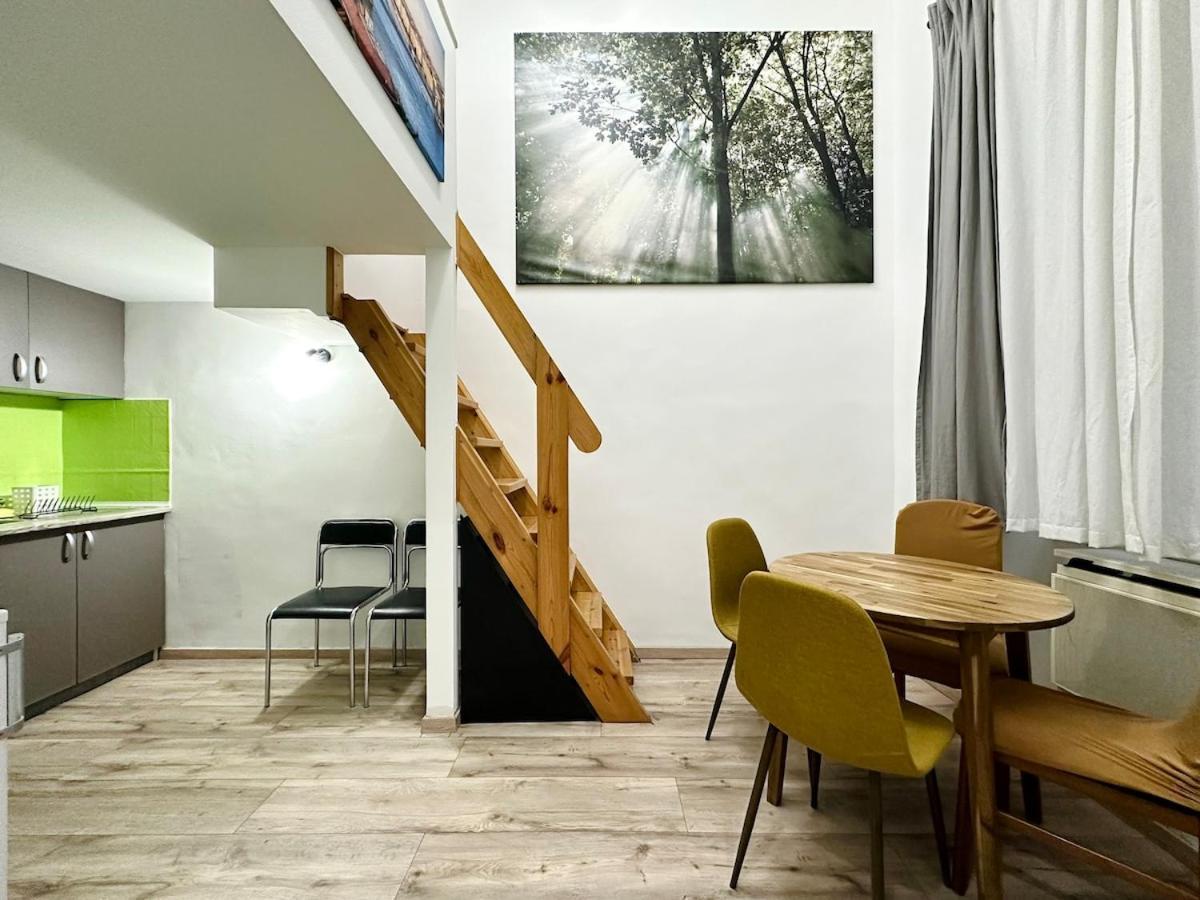 Ati's - Downtown 2 Bedroom Apartament Budapesta
